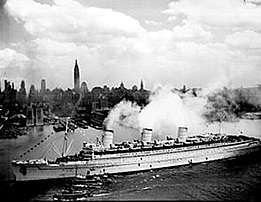 Queen Mary going into New York 